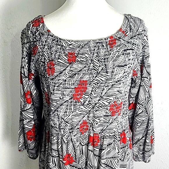 J. Jill Black & White Top w/Red Flowers, Shirred Elastic Chest, Size Medium P - Picture 5 of 11